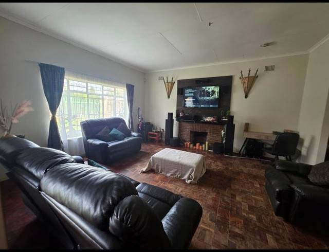 3 BEDROOM HOUSE FOR SALE IN GREENHILLS